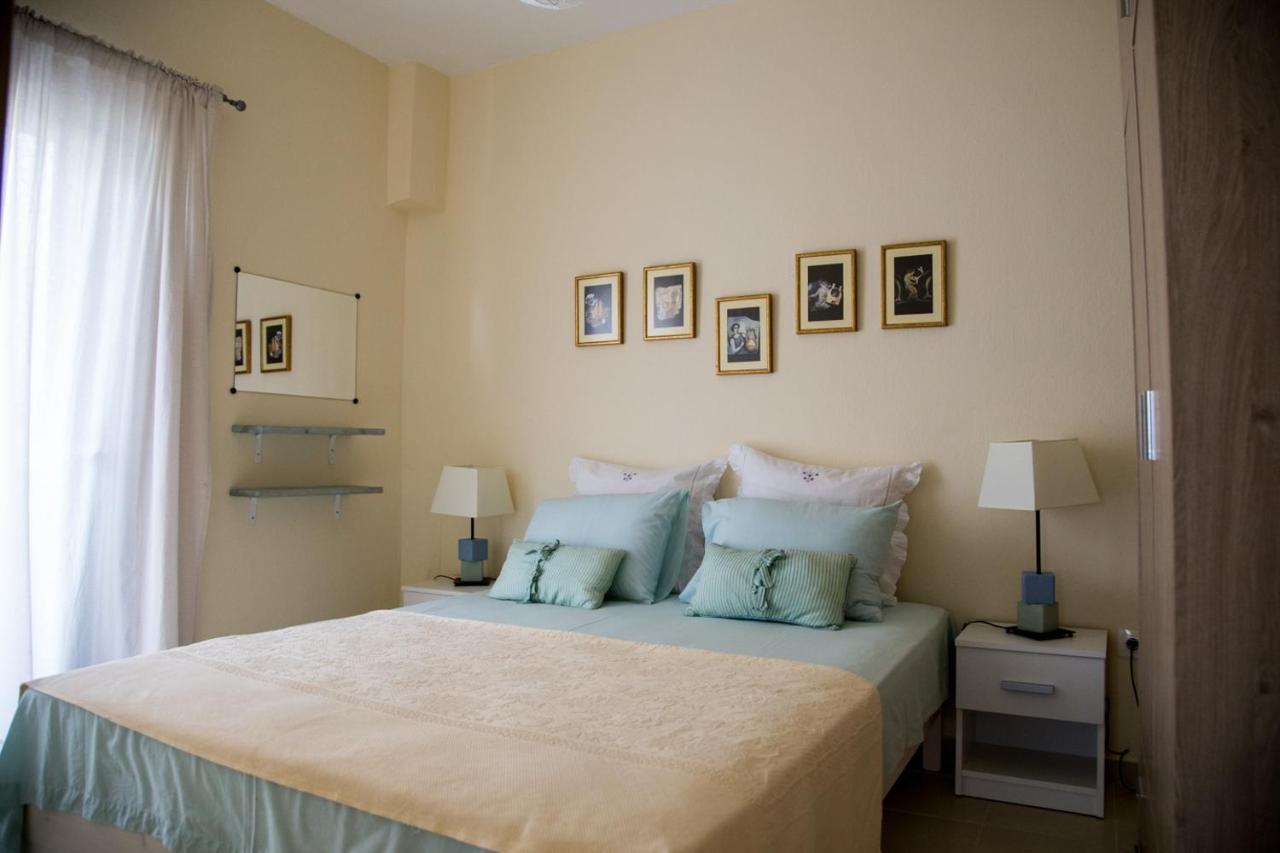 Blue Theros Apartments Paralia Dionysiou Bagian luar foto