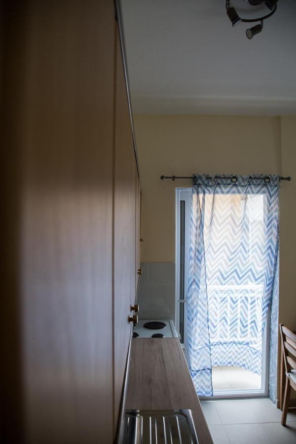 Blue Theros Apartments Paralia Dionysiou Bagian luar foto
